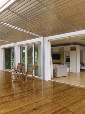 FIU designed perFORM[D]ance House as an open pavilion that blends exterior and interior living, a response to South Florida?s subtropical climate and lifetsyle.