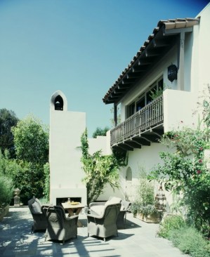 Smith Residence, Malibu, courtyard