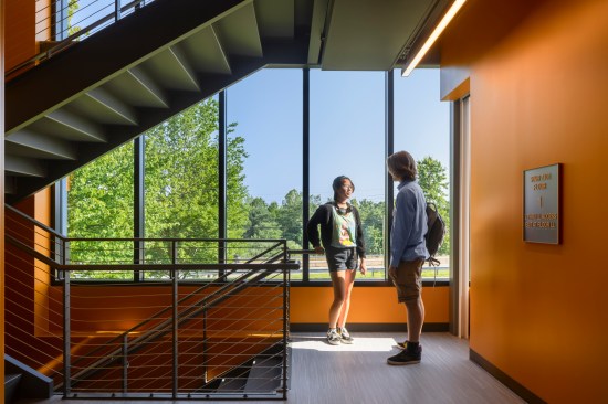 The addition's form creates a comfortable courtyard, where students can relax and the university can hold outdoor events.