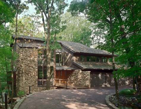 Front+of+House+with+bridge+entry