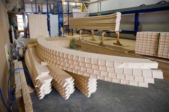 The+curved+beams+were+fabricated+by+Swiss+timber+consultant+Blumer-Lehmann.