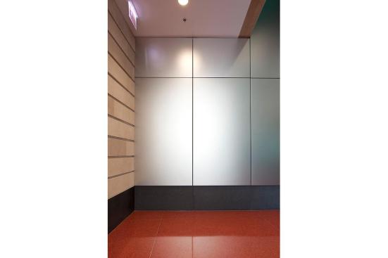 LEVELe Wall System with Float panels in Stainless Steel with Linen finish at the University of Chicago Biomedical Center, Chicago, Illinois
