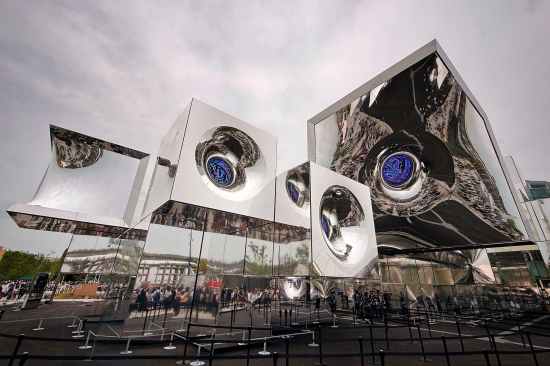 The null2 Signature Pavilion by architect NOIZ and media artist Yoichi Ochiai.