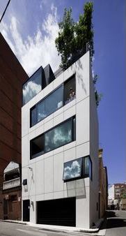Small House  Sydney  Domenic Alvaro  At 453 square feet, Sydney’s Small House—a three-story residence with a rooftop garden terrace—has a ground floor no bigger than a typical suburban garage.