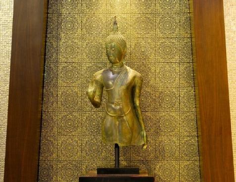 Arabesque is the marriage between Eastern- and Western-style art forms, the manufacturer says. The collection features various patterns and is suitable for indoor vertical and horizontal applications. 
www.sonite.co.th.
