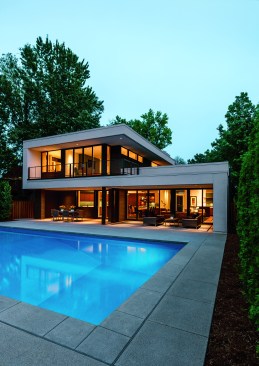 The main feature of this contemporary residential home is clear: its windows. The large amount of windows allow the passerby to appreciate the expertly arranged interior -- allowing the interior and exterior of the home to intermingle.