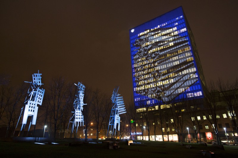 Tension is one of the nine light projections that is part of Luminotherapie.
