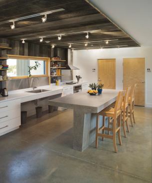 The kitchen’s cantilevered concrete island helps optimize the building’s thermal mass.