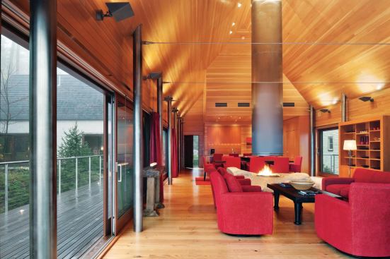 The central living pavilion’s shingled exterior conceals a deceptively advanced structural system. Stainless steel columns, restrained by steel cable ceiling ties, obviate the need for bearing walls. 