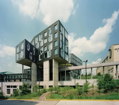 Faced with a hilly site in the center of campus, and a program that required more than 200,000 square feet of classroom, office, laboratory, and study spaces, Mack Scogin Merrill Elam Architects raised the bulk of the new Gates Center for Computer Science and Hillman Center for Future-Generation Technologies above its hillside site, creating a cantilevered complex that seems to hang in midair.