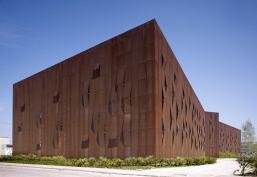 At first glance, the Raif Dinçkök Yalova Cultural Center "does not reference any shape," the architect says.