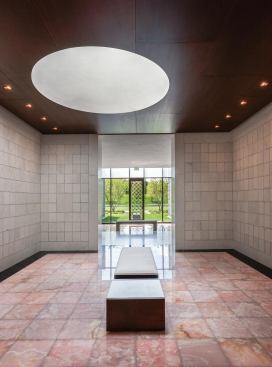 Skylight niche room.