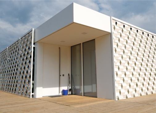 Second place was awarded to the University of Applied Sciences Rosenheim's Ikaros house, which incorporated a controlled shading system and a modular plan to allow expansion.