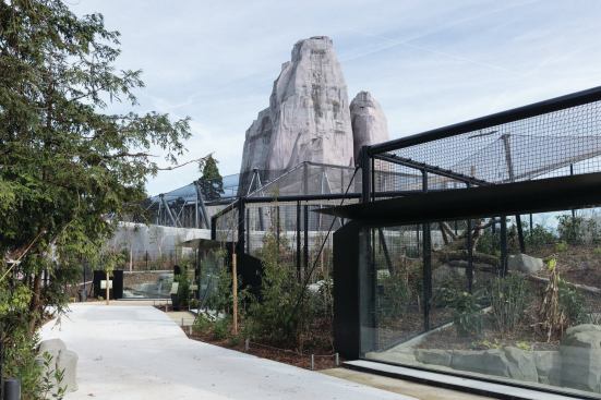 Tschumi’s team used a kit of parts to create different geometries for each of the zoo’s freestanding aviaries. 