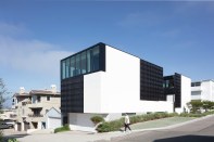 Alma Switch House in Manhattan Beach, Calif. by Brooks + Scarpa