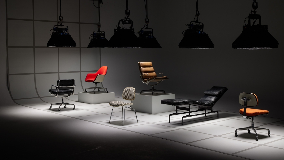 CHARLES EAMES：FURNITURE FROM THE DESIGN Charles Ray Eames Lounge Chair – MoMA Design Store